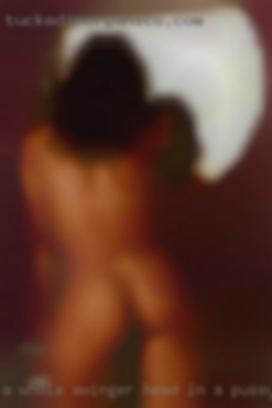A whole swinger head in a pussypic.