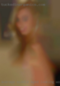 Average middle-aged looking women nude in Arkansas.