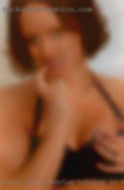 Women horny mastuerbateing in bed.